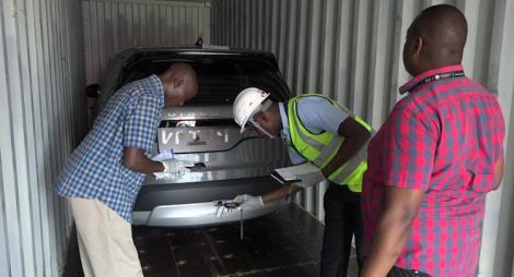 KRA intercept high end vehicles Detectives sieve through evidence on a Landrover seized by KRA.